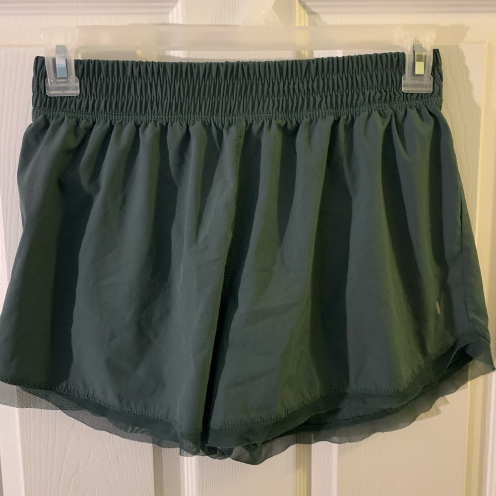 Athletic shorts with mesh bottom